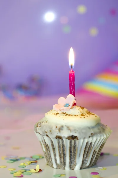 Birthday cupcake closeup on colorful background with candle — Stock Photo, Image