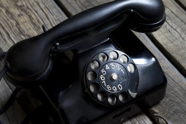 Oude retro telefoon op vintage boards — Stockfoto