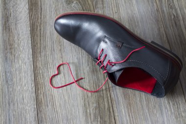 Kalp dantel şekil soyut aşk işareti kavramı ile ayakkabı