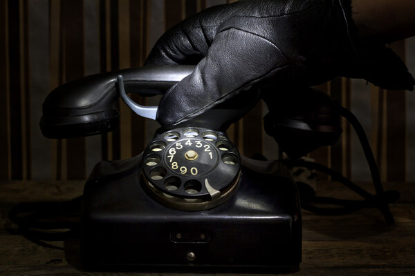 Телефон ночью абстрактная уникальная преступная концепция
