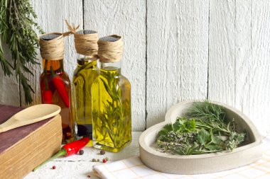 Yağlar ile bitki ve baharat gıda kavramı natürmort