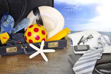 Tatil turist eşsiz konsepti ile bavul seyahat hazırlamak