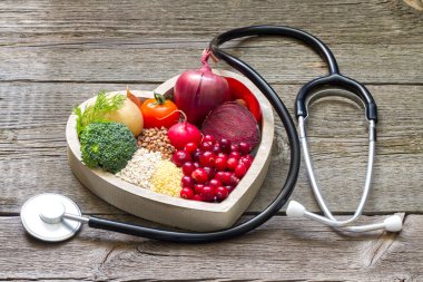 Kalp ve kolesterol diyet konsepti vintage kurullarında sağlıklı gıda