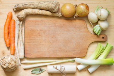 Vintage retro sebze ve boş pişirme kurulu gıda kavramı