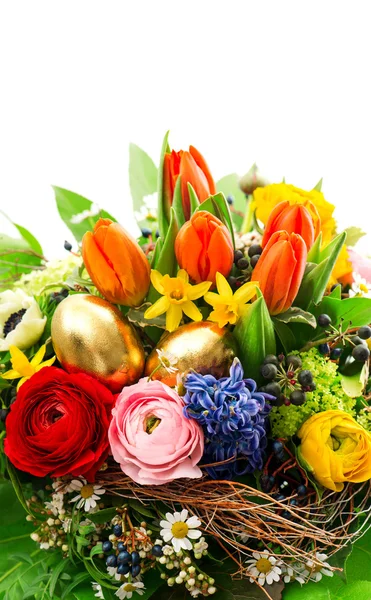 Easter flowers bouquet golden eggs decoration — Stock Photo, Image