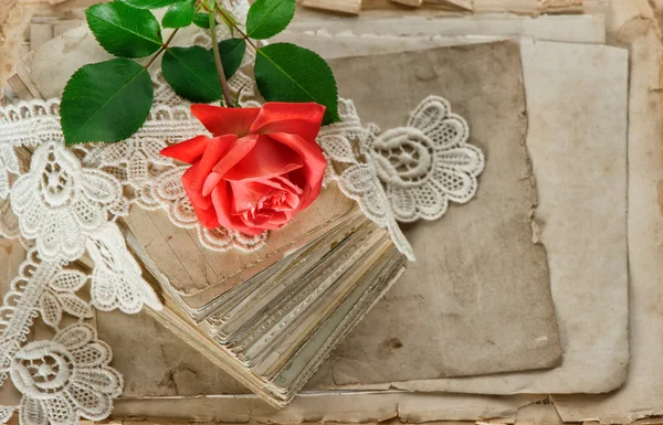 Lettere d'amore e fiore di rosa — Foto Stock