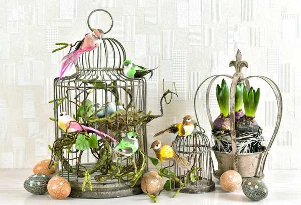 Decoration with eggs, birds and flowers — Stock Photo, Image