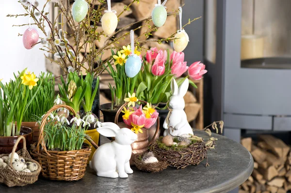 Easter decoration flowers eggs. Tulips, snowdrops, narcissus — Stock Photo, Image