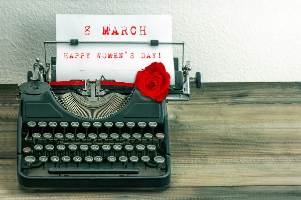 Happy Womens Day vintage typewriter paper red rose flower — Stock Photo, Image