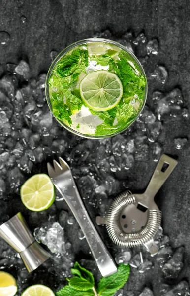 Glass drink lime mint ice. — Stock Photo, Image