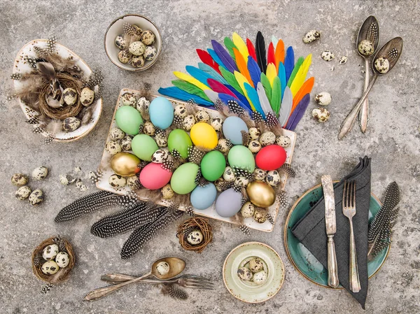 Huevos de Pascua decoración mesa — Foto de Stock