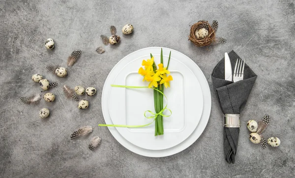 Wielkanocny stół ustawienie dekoracji — Zdjęcie stockowe