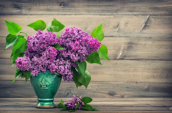 Lilac flowers on wooden background. — Stock Photo, Image