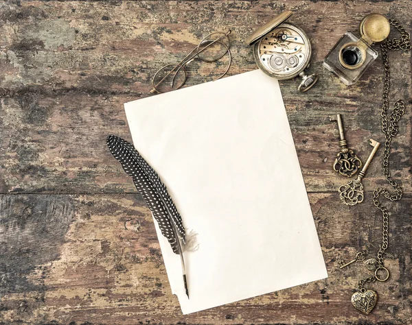 Papier und antikes Schreibzubehör — Stockfoto