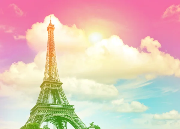 Eiffeltoren tegen kleurrijke avondrood — Stockfoto