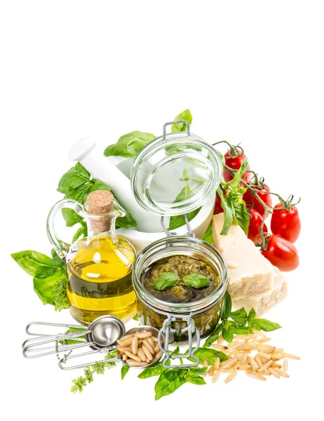 Ingredients for green pesto sauce — Stock Photo, Image