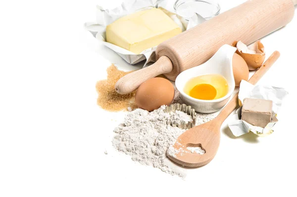 Fundo alimentar. Farinha, ovos, levedura, açúcar, manteiga — Fotografia de Stock