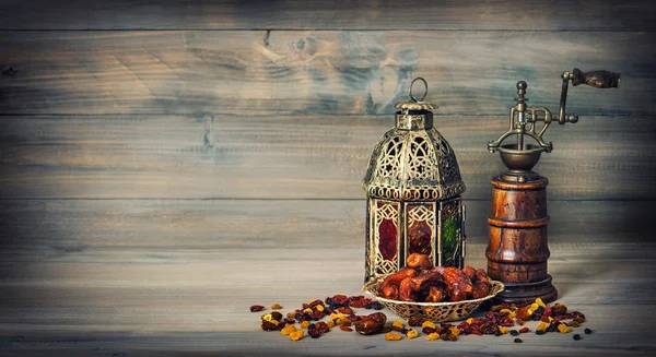 Lanterna d'oro antico mulino. Decorazione araba vintage — Foto Stock