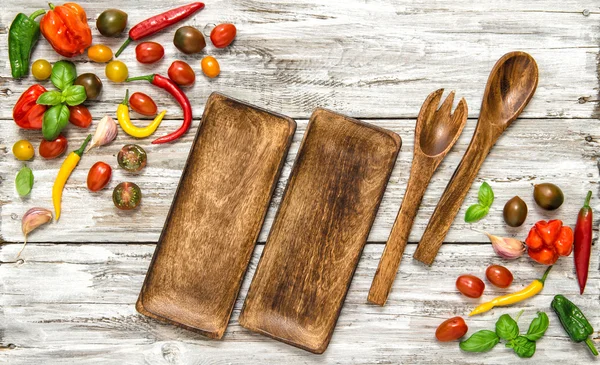 Fresh vegetables and vintage kitchen utensils — Stock Photo, Image