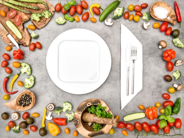 Mesa de cocina de verduras frescas. Alimento orgánico fresco saludable — Foto de Stock
