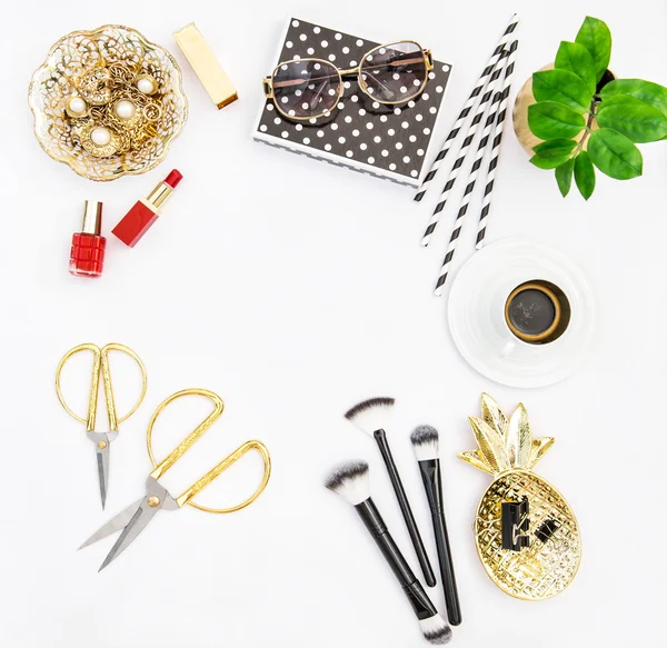 Fashion accessories, cosmetics, coffee. Flat lay social media — Stock Photo, Image