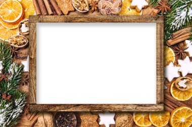 Noel çerçeve şablonu arka planı. Noel süslemeleri, kurabiyeler ve baharatlar