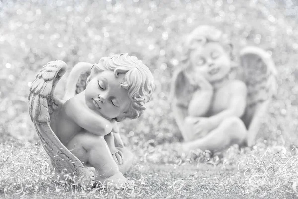 Anjo Guarda Adormecido Com Decoração Natal Prata — Fotografia de Stock