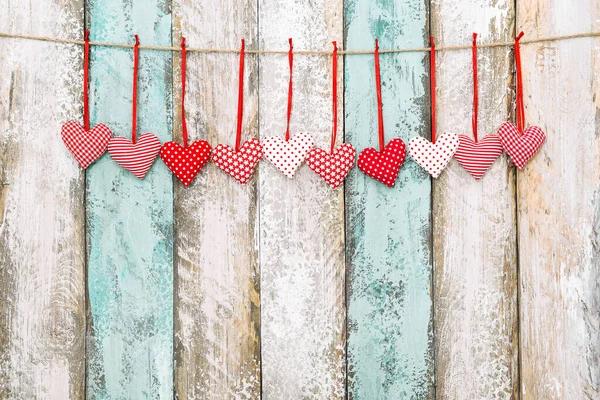 Corazones Textiles Rojos Sobre Fondo Madera Decoración Del Día San —  Fotos de Stock