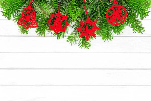 Ornamenti Natale Rosso Sfondo Legno Bianco — Foto Stock