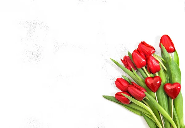 Alla Hjärtans Dag Dekoration Röda Hjärtan Och Tulpaner — Stockfoto