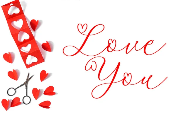 Valentijnskaart Concept Rode Papieren Hartjes Witte Achtergrond — Stockfoto
