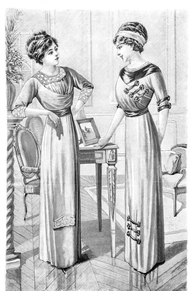 Young Women Retro Style Edwardian Clothing Vintage Fashion Engraving 1911 — Stock Photo, Image