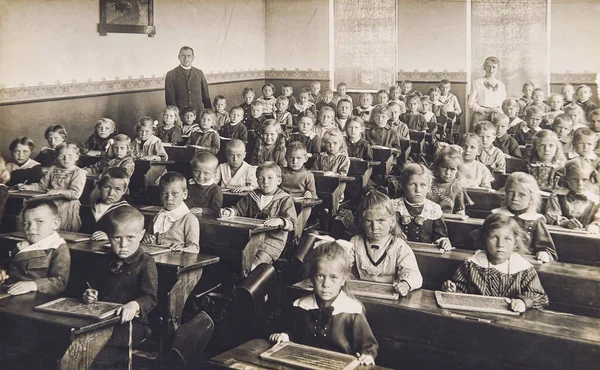 Compañeros Clase Aula Niños Maestros Escuela Foto Vintage Con Grano —  Fotos de Stock