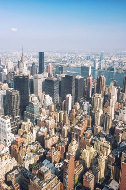 Empire State binasının gökdelenleriyle New York, Manhattan 'ın havadan görüntüsü