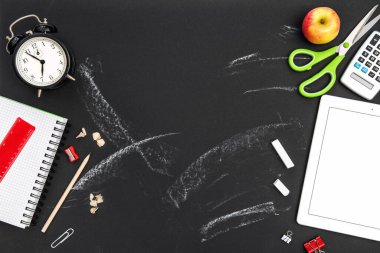 Okula dönelim. Üniversite ve öğrenci aksesuarları