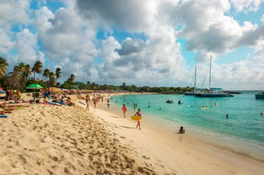 sunset beach, st maarten, Karayip Adası üzerinde rahatlatıcı kişi