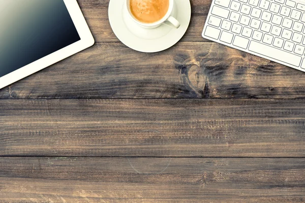 Digital tablet pc, keyboard and cup of coffee — Stock Photo, Image