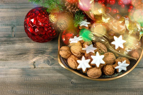 Christmas decorations with cinnamon star cookies and walnuts — Stock Photo, Image