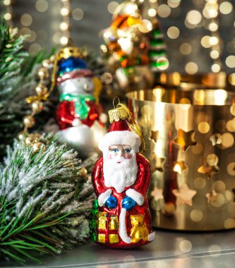 Noel süslemeleri ile altın ufuk ışık