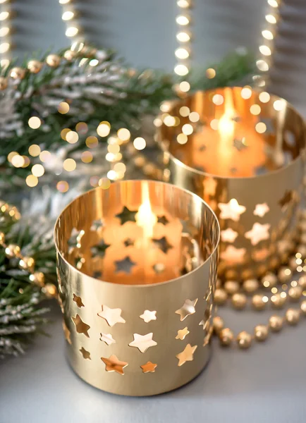 Christmas decoration with golden lanterns and lights — Stock Photo, Image