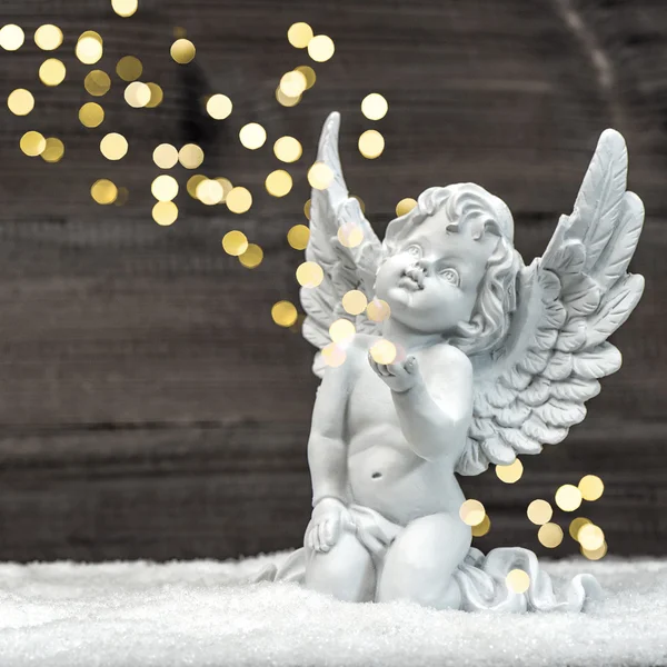 Mały anioł stróż z błyszczące światła. Dekorację świąteczną — Zdjęcie stockowe