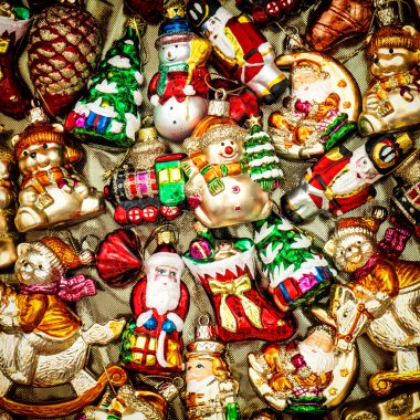 Yılbaşı ağacı süsleri baubles, oyuncak ve renkli süsler
