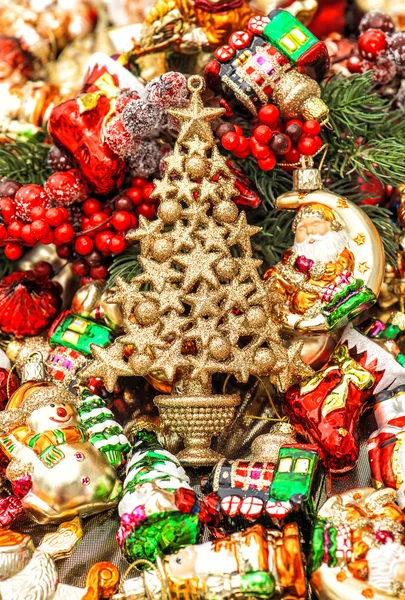 Golden christmas tree with baubles, toys and ornaments — Stock Photo, Image