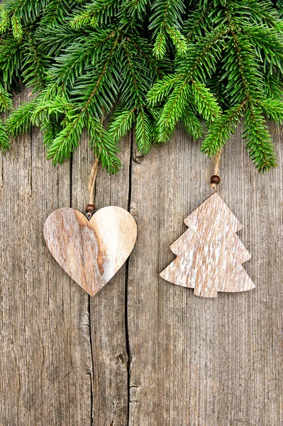 Verse kerstboom tak met vintage decoratie — Stockfoto