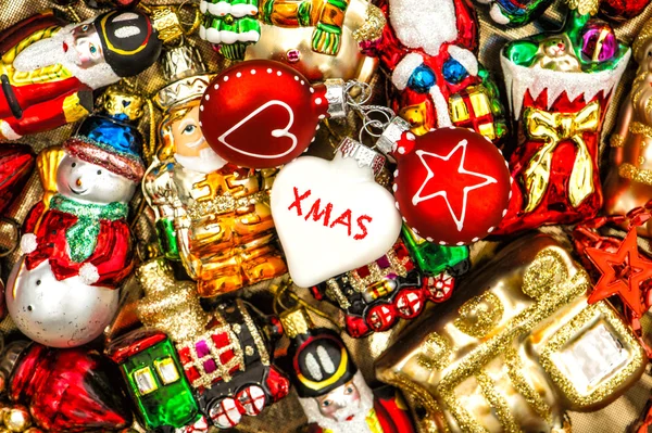 Baubles di Natale, giocattoli e ornamenti. decorazioni colorate — Foto Stock