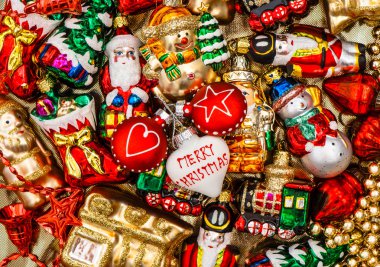 Renkli Noel baubles, oyuncak ve çelenk