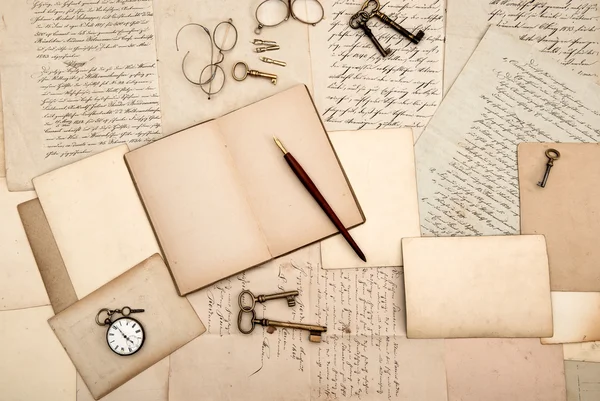 Accessori vintage. vecchie lettere e carte — Foto Stock