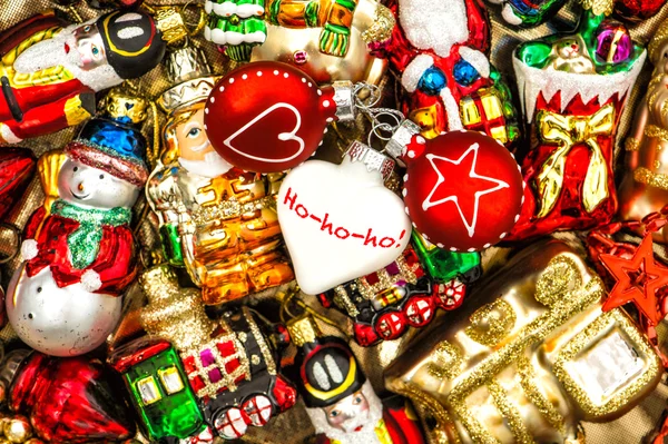 Kerstballen, speelgoed en ornamenten. kleurrijke decoraties — Stockfoto