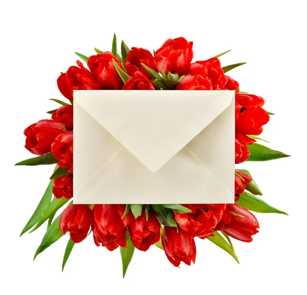 Tulipas vermelhas com envelope — Fotografia de Stock