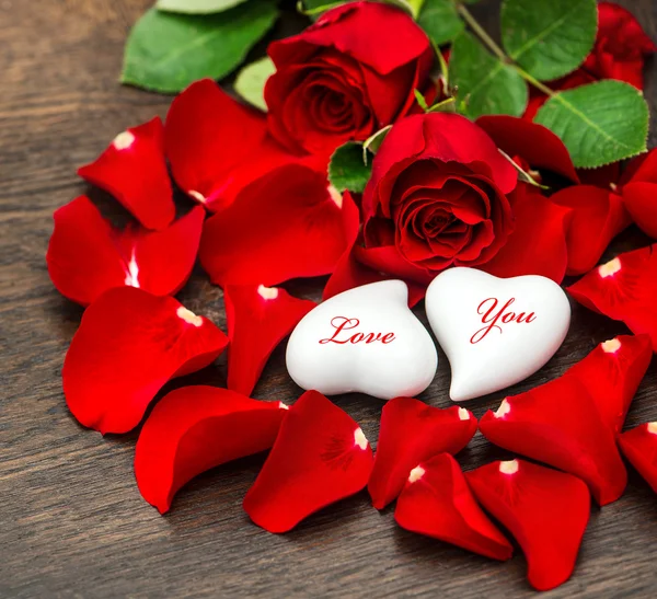 Valentines Day decoration red roses and two hearts — Stock Photo, Image